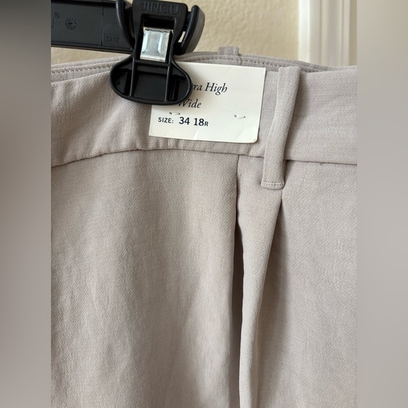 NWT - A&F Sloane Tailored Wide Leg Pant in Light Taupe - Size 34 / 18R - Picture 10 of 11